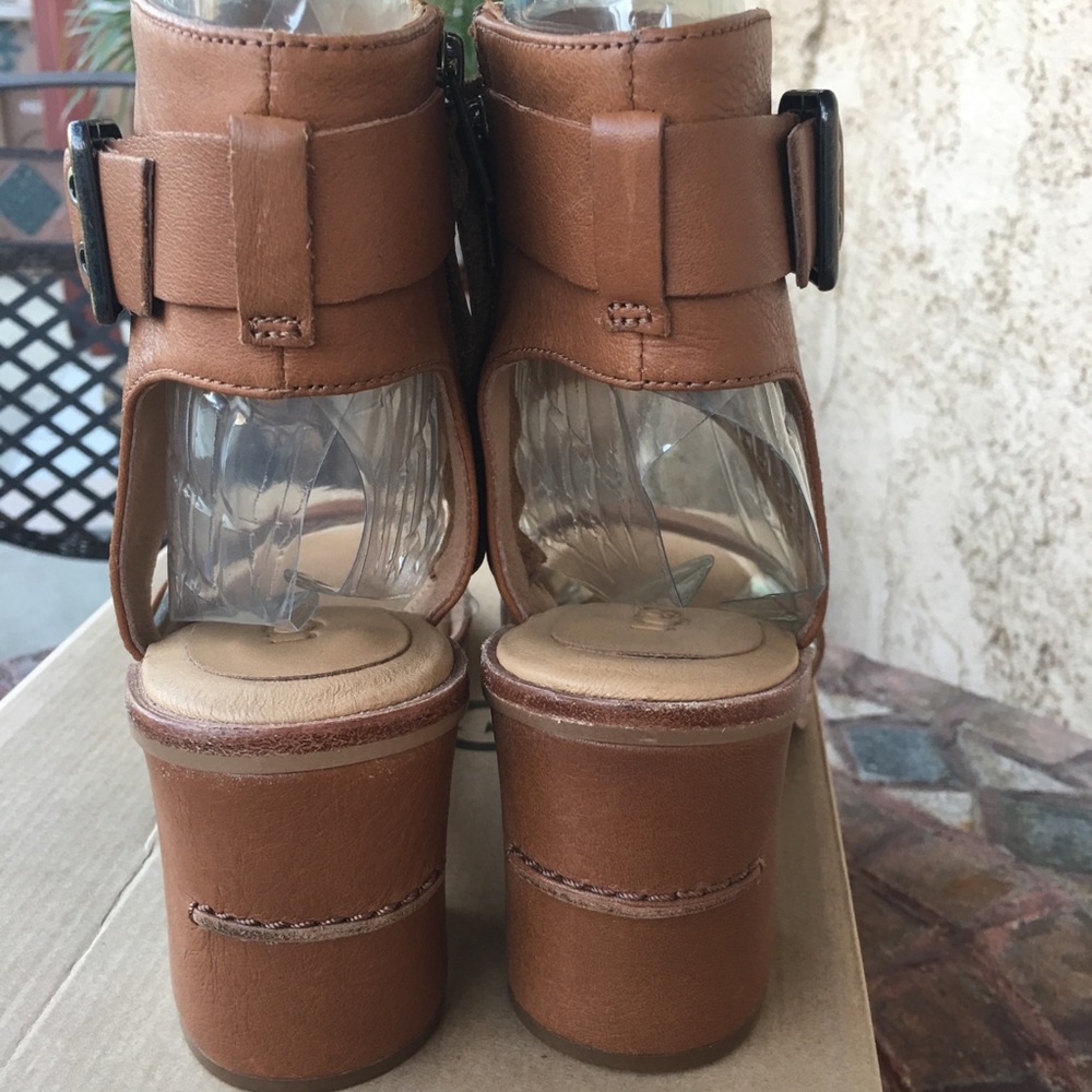 NWTUGG heels sizes 7...last pair ☺️ - Picture 4 of 4